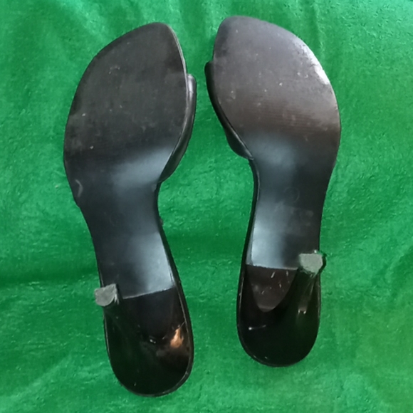 Shoes - Picture 6 of 7